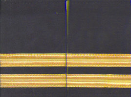 Sada dvoch náramenníkov s 2 zlatými pruhmi s čiernym pozadím. (13 mm bar)